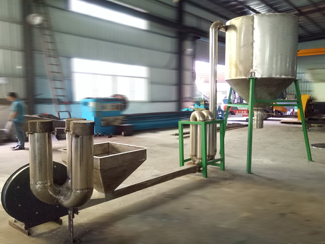 干燥機、吹風存料斗